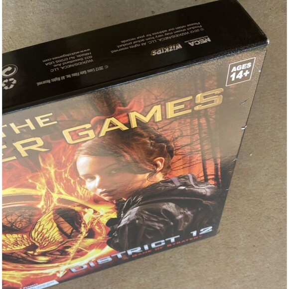 The Hunger Games District 12 A Game Of Strategy 2 - 4 Players age 14+  Opened - Picture 5 of 5